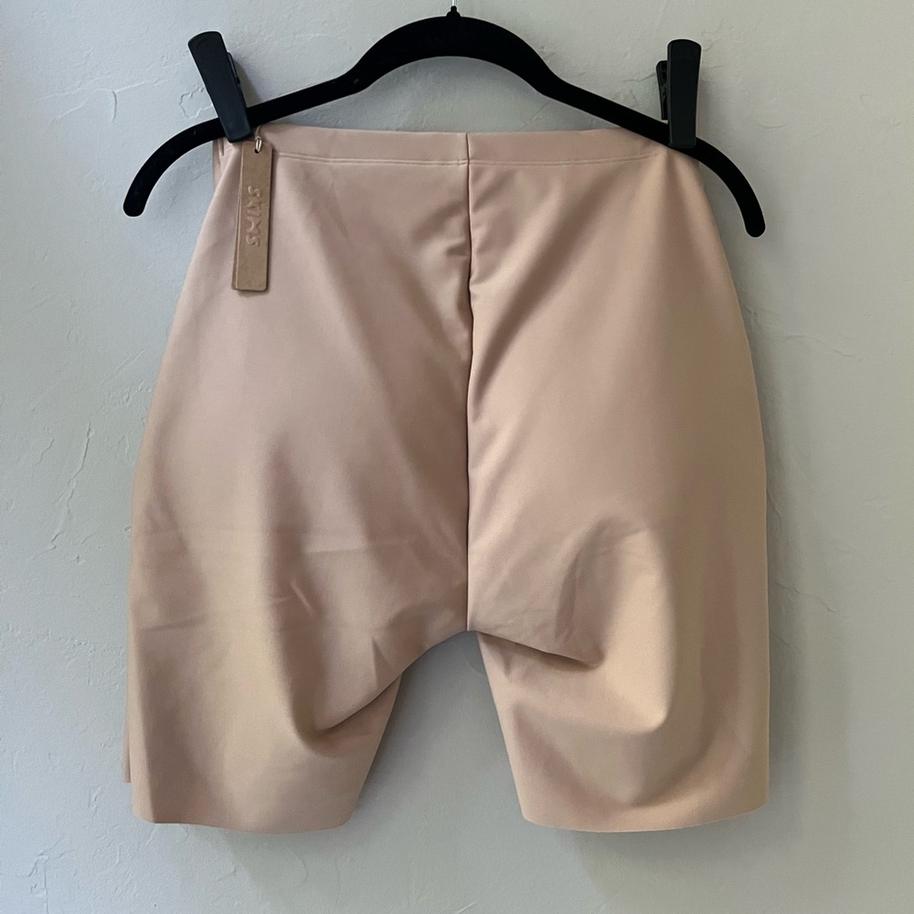 SKIMS BUTT ENHANCING PADDED SHORTS CLAY XS